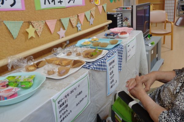 お菓子バイキング